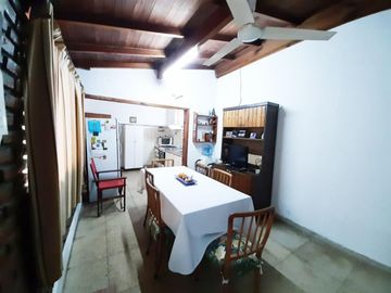 Venta casa 6 Ambentes con cochera - Villa Pueyrredon