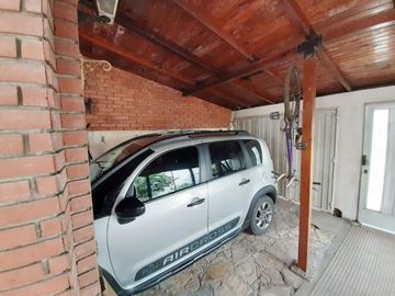 Venta casa 6 Ambentes con cochera - Villa Pueyrredon