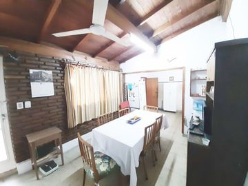 Venta casa 6 Ambentes con cochera - Villa Pueyrredon