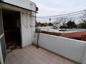 VENTA DE CASA 7 AMBIENTES EN REMEDIOS DE ESCALADA
