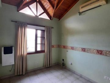 VENTA DE CASA 7 AMBIENTES EN REMEDIOS DE ESCALADA
