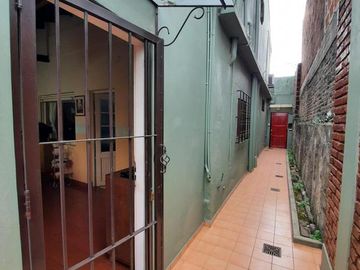 VENTA DE CASA 7 AMBIENTES EN REMEDIOS DE ESCALADA