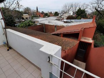 VENTA DE CASA 7 AMBIENTES EN REMEDIOS DE ESCALADA