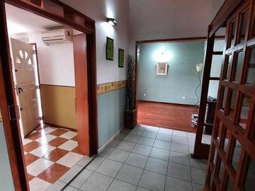 VENTA DE CASA 7 AMBIENTES EN REMEDIOS DE ESCALADA