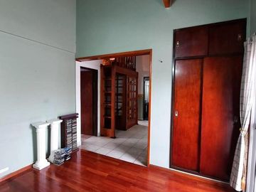 VENTA DE CASA 7 AMBIENTES EN REMEDIOS DE ESCALADA