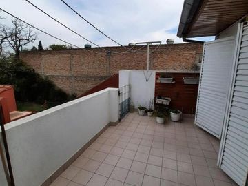 VENTA DE CASA 7 AMBIENTES EN REMEDIOS DE ESCALADA