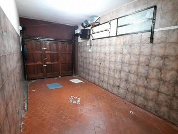 VENTA DE CASA 7 AMBIENTES EN REMEDIOS DE ESCALADA