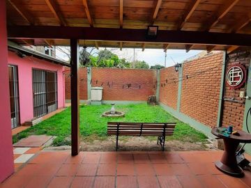 VENTA DE CASA 7 AMBIENTES EN REMEDIOS DE ESCALADA