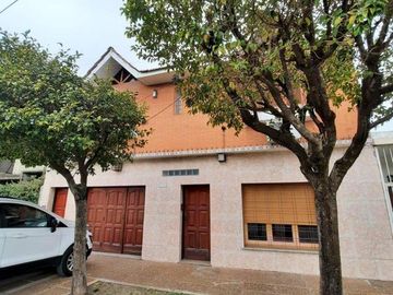VENTA DE CASA 7 AMBIENTES EN REMEDIOS DE ESCALADA