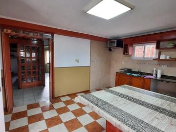 VENTA DE CASA 7 AMBIENTES EN REMEDIOS DE ESCALADA