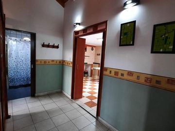 VENTA DE CASA 7 AMBIENTES EN REMEDIOS DE ESCALADA