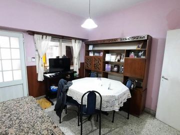 VENTA DE CASA 7 AMBIENTES EN REMEDIOS DE ESCALADA