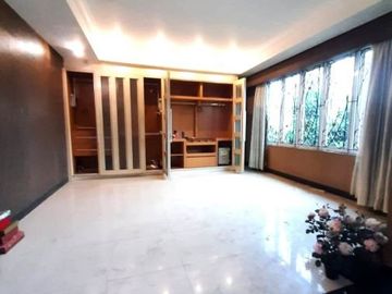 Rumah Hoek Siap Untuk Usaha Perumahan Griya Depok Asri Kota Depok