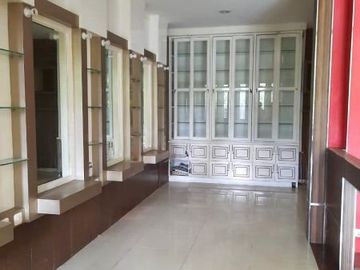 Rumah Hoek Siap Untuk Usaha Perumahan Griya Depok Asri Kota Depok