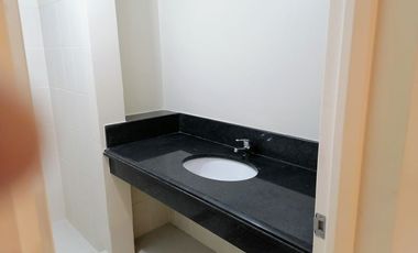 FOR LEASE! Pristine 2BR w/ parking in Viera Residences, Quezon City for Php 34,500