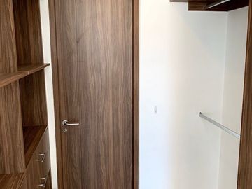Vendo Casa en Valle de Juriquilla, 3 Recamaras, Cuarto de Servicio, de Lujo