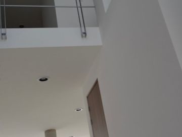 Vendo Casa en Valle de Juriquilla, 3 Recamaras, Cuarto de Servicio, de Lujo