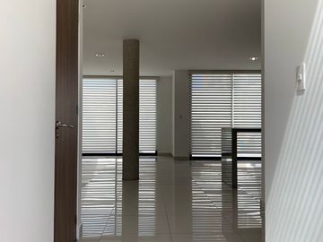 Vendo Casa en Valle de Juriquilla, 3 Recamaras, Cuarto de Servicio, de Lujo