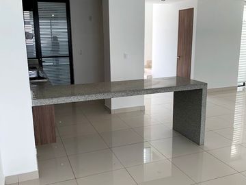 Vendo Casa en Valle de Juriquilla, 3 Recamaras, Cuarto de Servicio, de Lujo