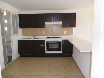 Vendo Casa en Valle de Juriquilla, 3 Recamaras, Cuarto de Servicio, de Lujo