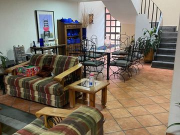 Casa en camelinas ( por el río)