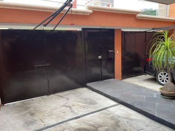 Casa en camelinas ( por el río)