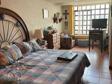 Casa en camelinas ( por el río)
