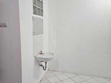 Dijual Ruko 3,5 Lantai di  Kelapa Gading - Lokasi Usaha Strategis!