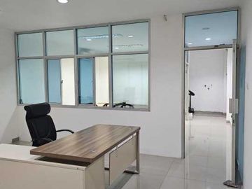 Dijual Ruko 3,5 Lantai di  Kelapa Gading - Lokasi Usaha Strategis!