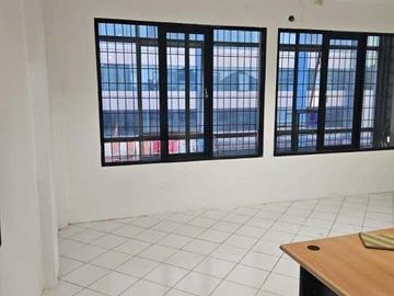 Dijual Ruko 3,5 Lantai di  Kelapa Gading - Lokasi Usaha Strategis!