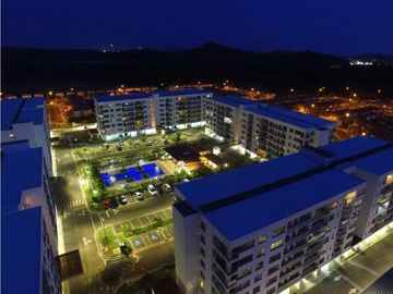 Apartamento en Venta de  2 Recamaras en PH Midrise, Woodlands