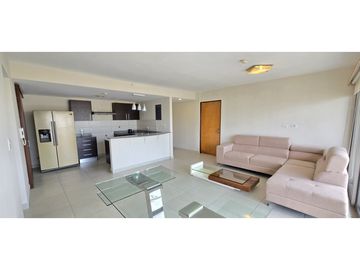 Apartamento en Venta de  2 Recamaras en PH Midrise, Woodlands