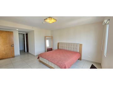 Apartamento en Venta de  2 Recamaras en PH Midrise, Woodlands