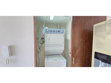 Apartamento en Venta de  2 Recamaras en PH Midrise, Woodlands