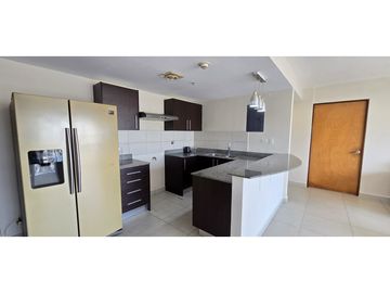 Apartamento en Venta de  2 Recamaras en PH Midrise, Woodlands