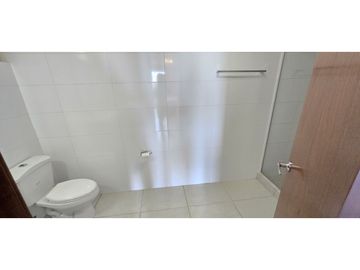 Apartamento en Venta de  2 Recamaras en PH Midrise, Woodlands