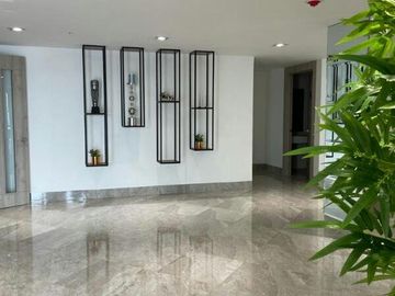 SE VENDE OFICINA EN EDIFICIO PLATINUM DE ESTRENO