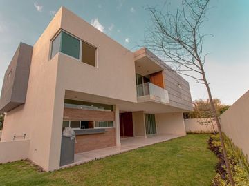 CASA EN VENTA EN  BOSQUES DE LOS LAGOS ZONA PUERTA LAS LOMAS Y JUAN PALOMAR