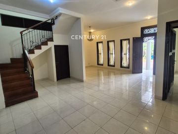 Disewakan Per Tahun Rumah Dekat Pintu Toll Di Menteng Bintaro