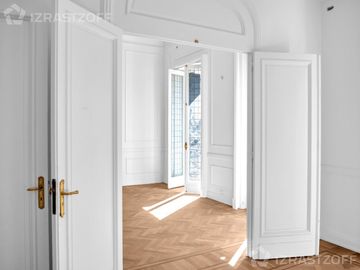 Espectacular loft en edificio a estrenar sobre Plaza Vicente López. Financiación directa
