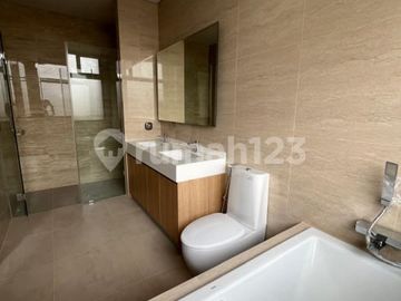 Dijual Rumah Mewah 3 Lantai With Rooftop di Kazumi The Zora BSD