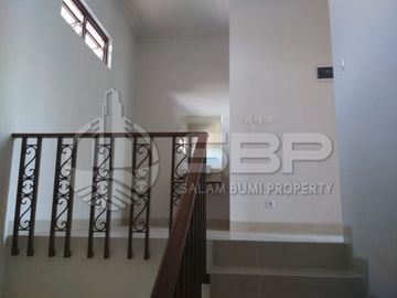 Rumah mewah istimewa perum Vasana dkt UGM jl kaliurang km 6