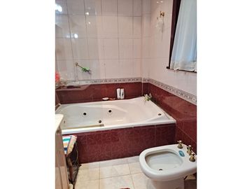 Hermoso Chalet en 2 plantas con Parque
