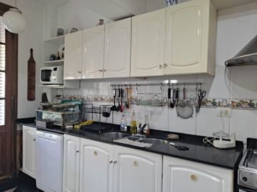 Hermoso Chalet en 2 plantas con Parque