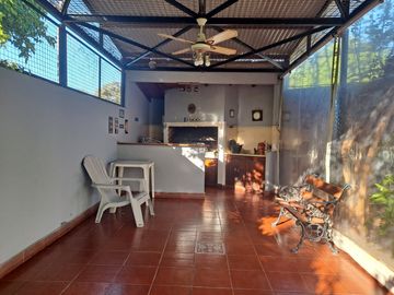 Hermoso Chalet en 2 plantas con Parque