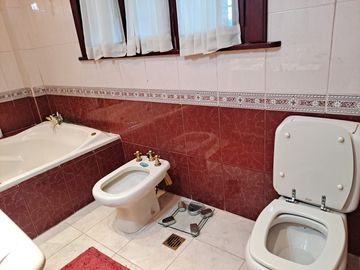 Hermoso Chalet en 2 plantas con Parque