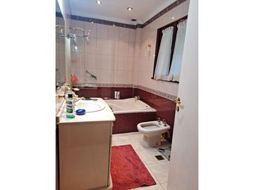 Hermoso Chalet en 2 plantas con Parque