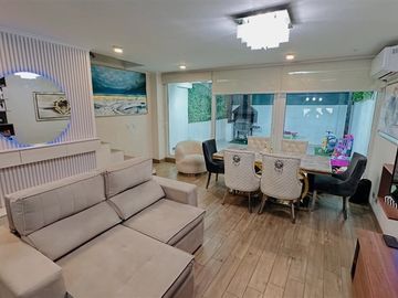 Casa en venta de 4 dorm. en Peñalolén, Consistorial