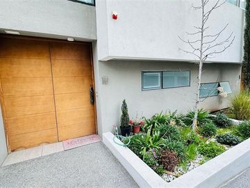 Casa en venta de 4 dorm. en Peñalolén, Consistorial