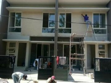 Rumah Baru Gress Mulyosari Utara Depan Taman Hadap Utara